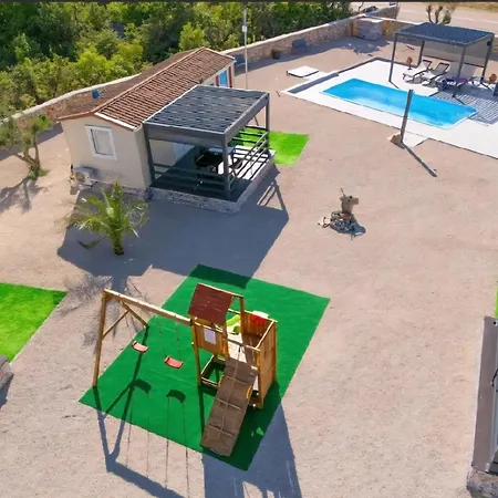 Auto-kamp Dvije Suze 4 Kemping *