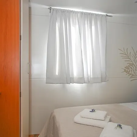 Auto-kamp Dvije Suze 4 *