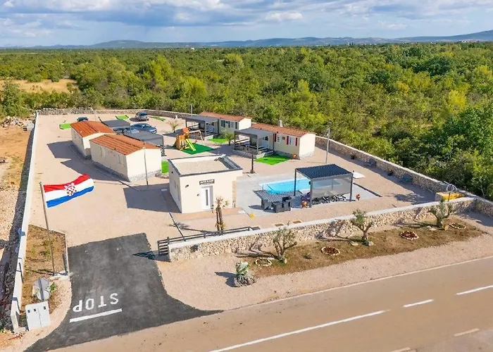 Auto-kamp Dvije Suze 4 *