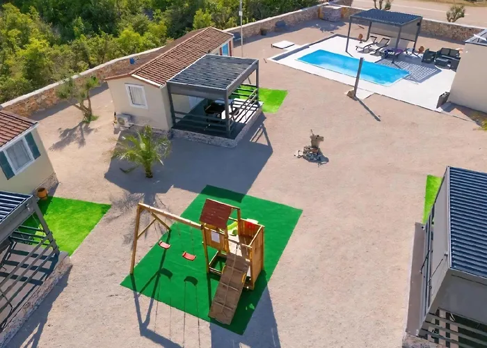 Auto-kamp Dvije Suze 4 אתר קמפינג *