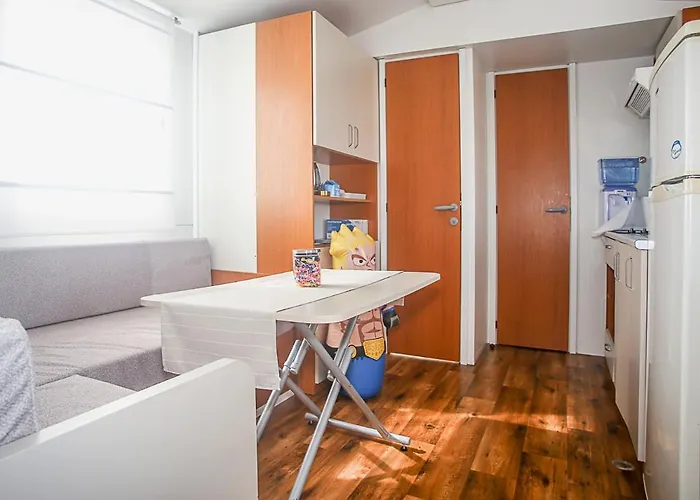 Auto-kamp Dvije Suze 4 אתר קמפינג Bristane