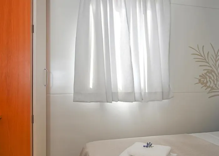 Auto-kamp Dvije Suze 4 *